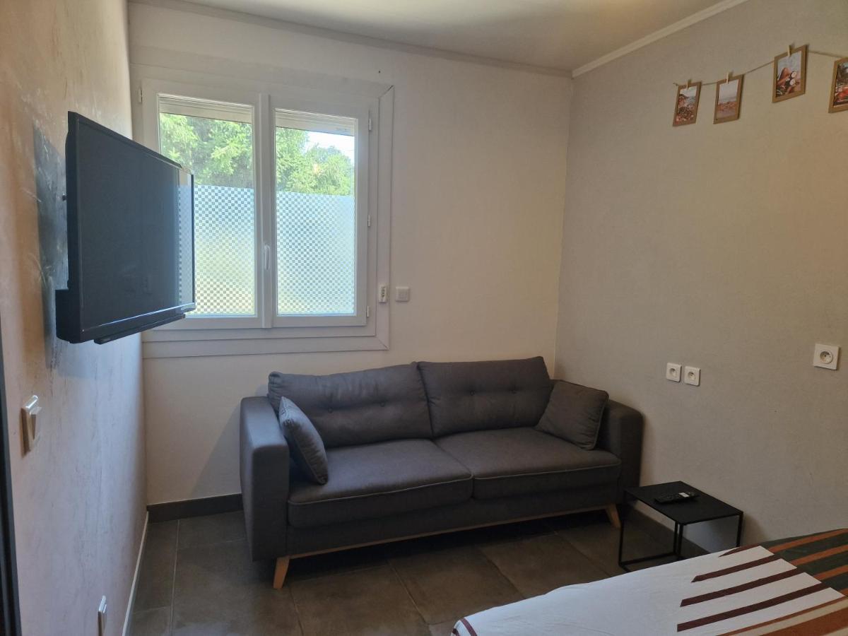 Appartement Independant Dans Maison Avec Jardinet, Au Calme Sérézin-du-Rhône Zewnętrze zdjęcie